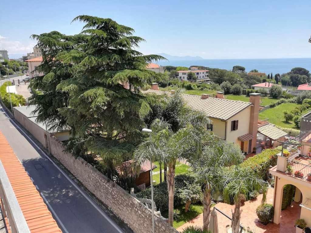 Casa Dinky Attico Con Terrazza Vista Mare Apartment Formia Exterior foto